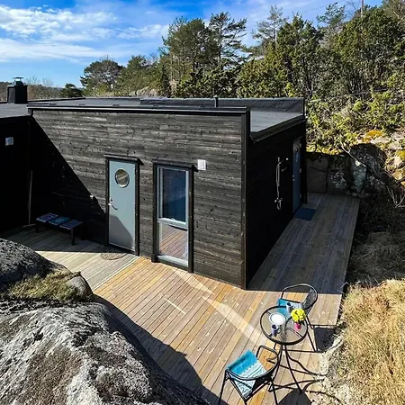 Holiday home Stunning In With Kitchen Skjarhollen